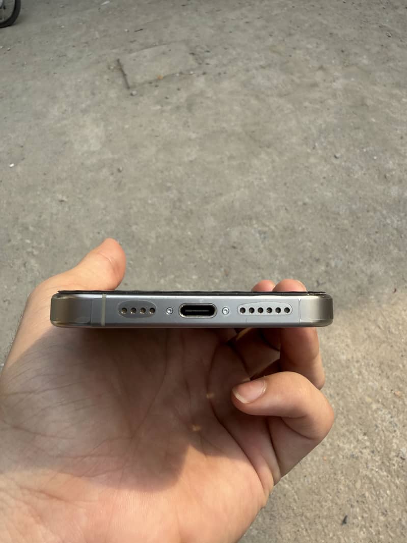Apple iPhone 15 Pro Max 1