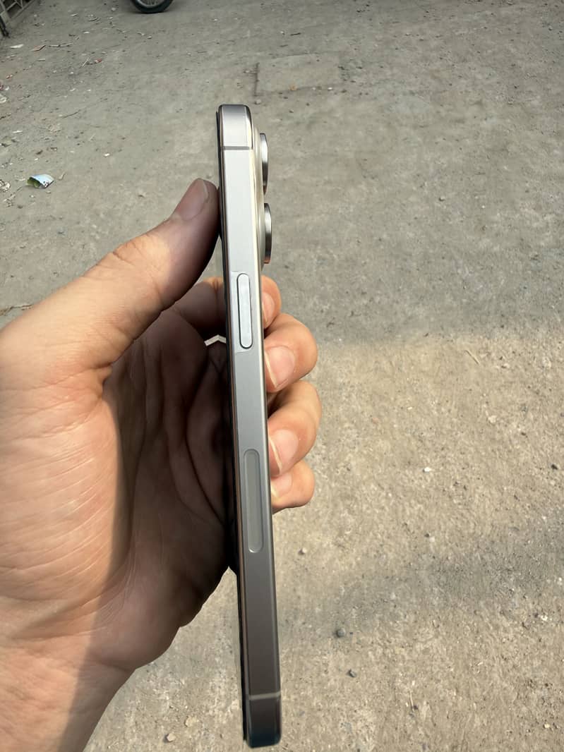 Apple iPhone 15 Pro Max 2