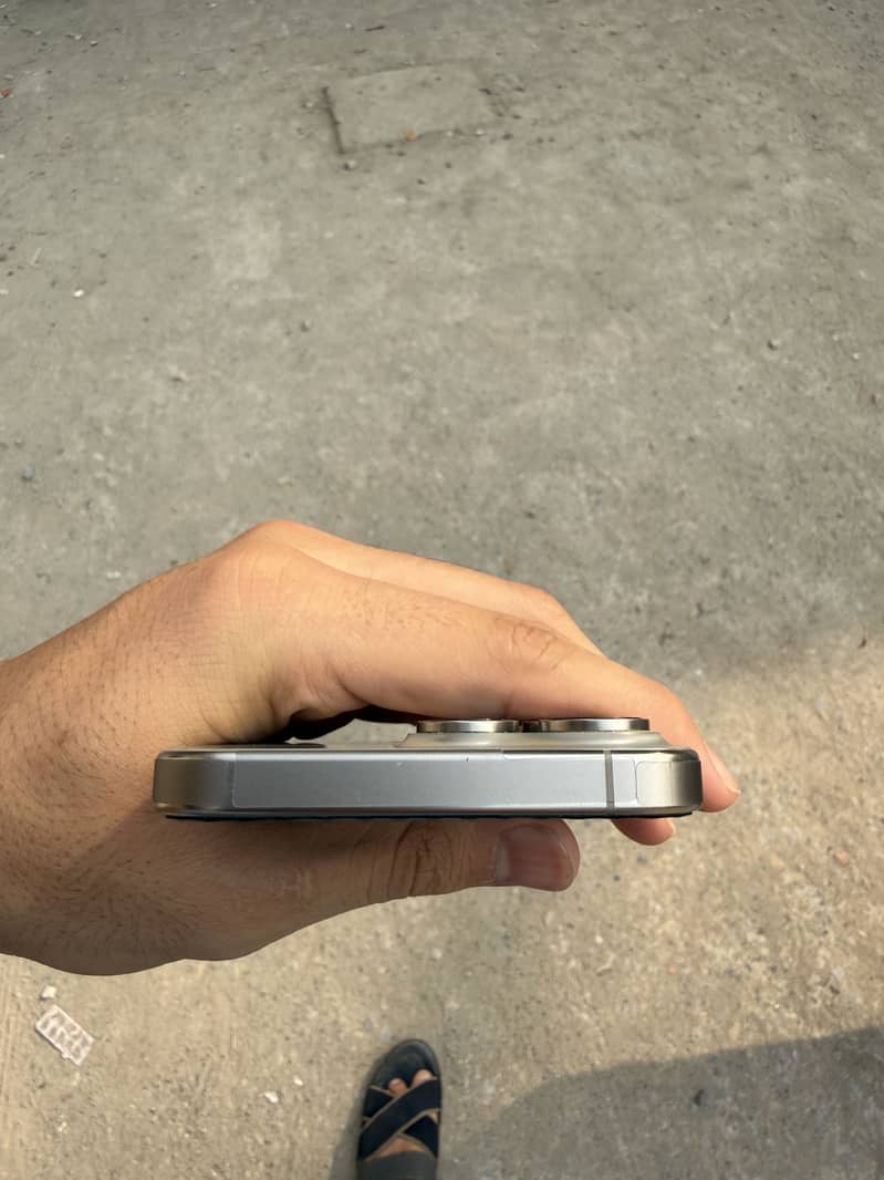 Apple iPhone 15 Pro Max 4