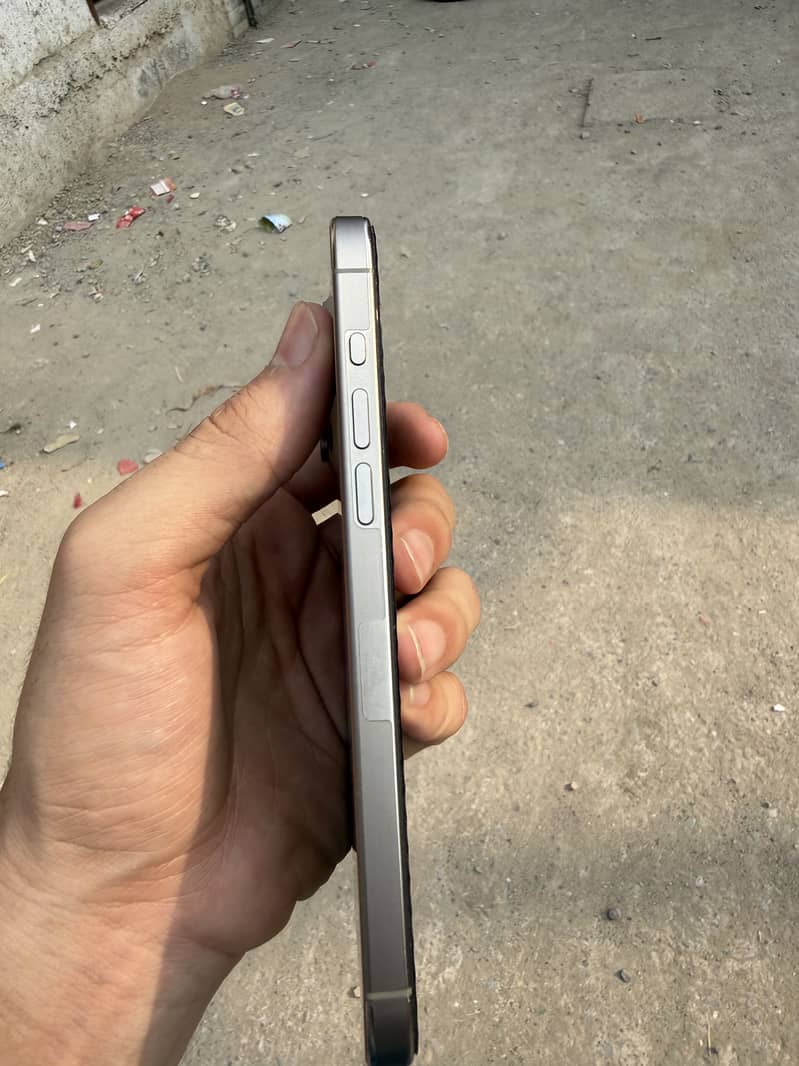 Apple iPhone 15 Pro Max 5