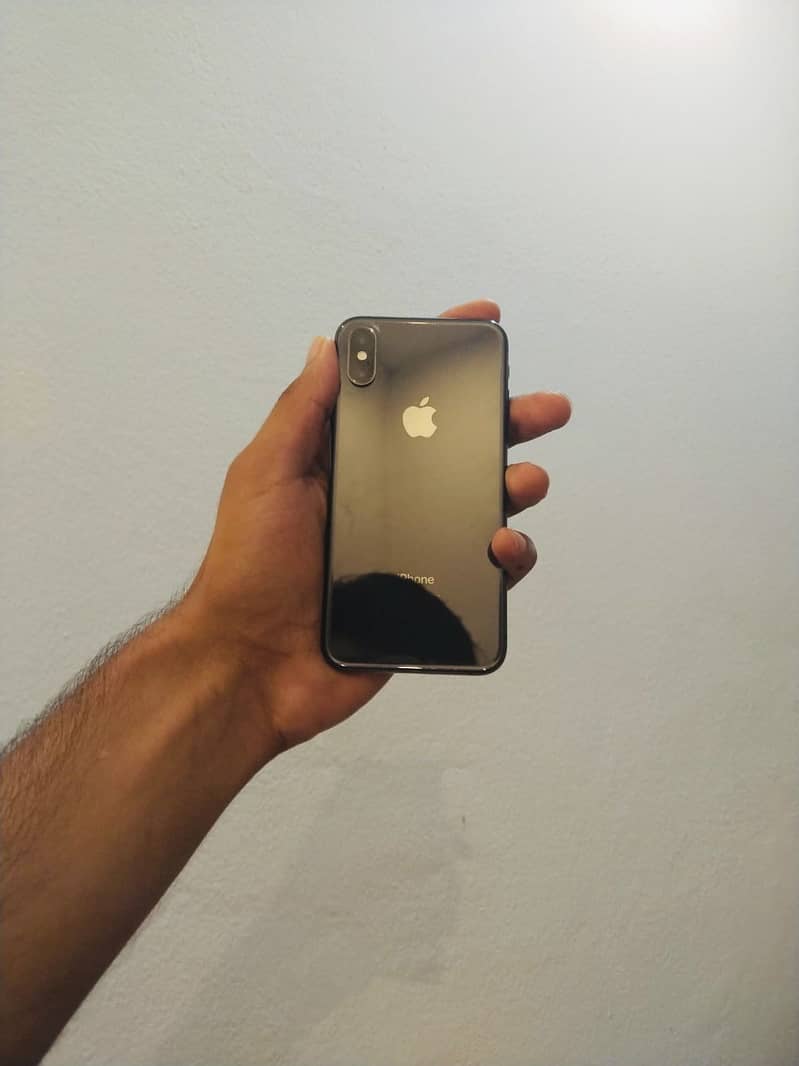 Apple iPhone XS 1