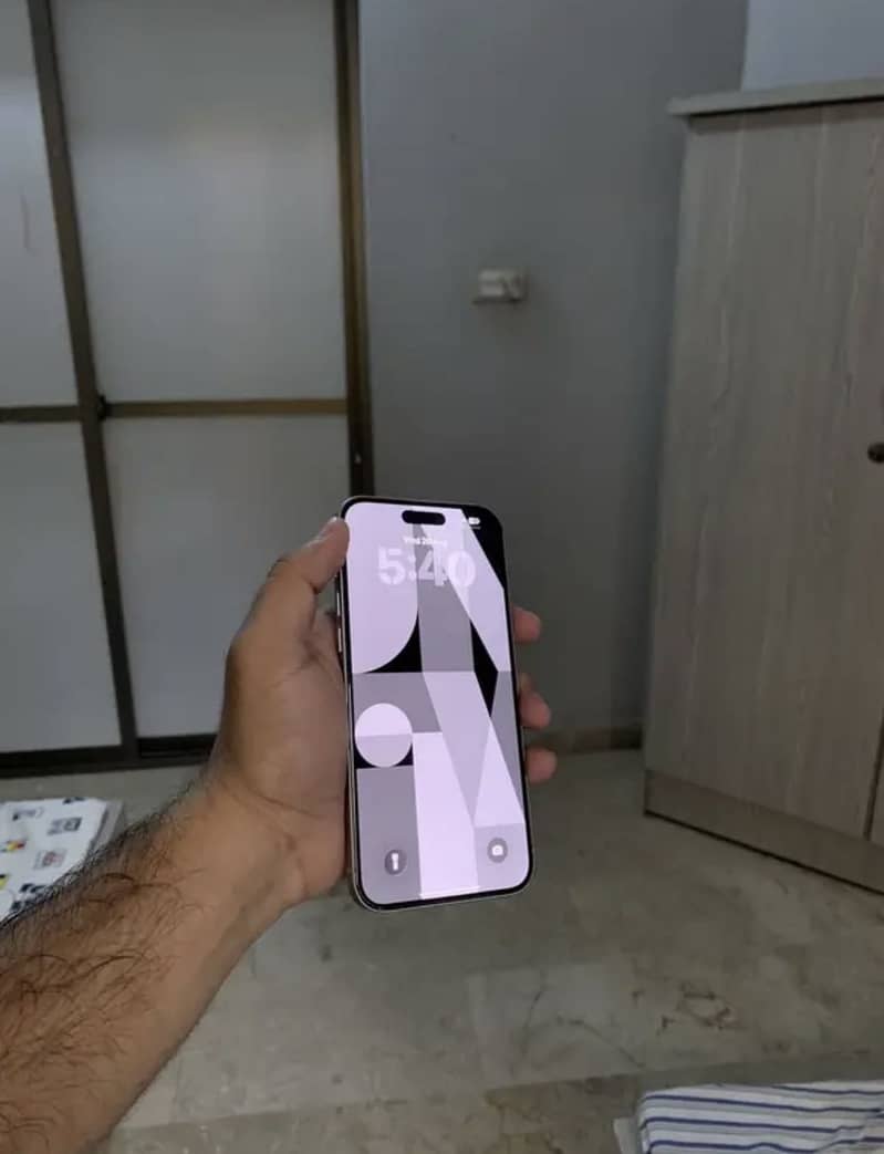 Apple iPhone 15 plus 2