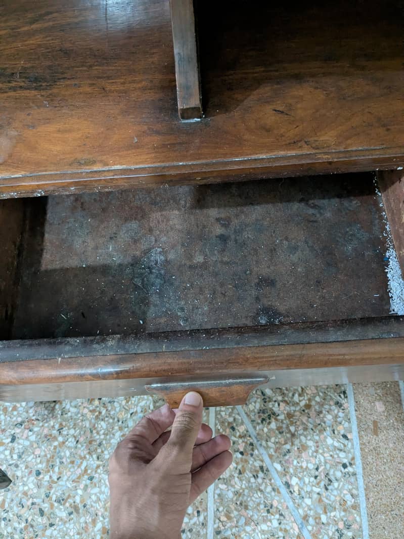Dressing Table 6