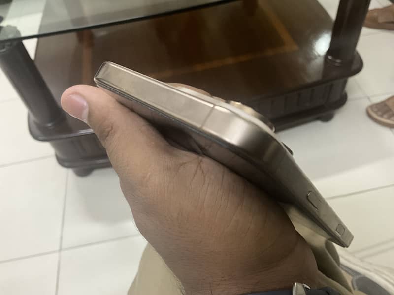 Apple iPhone 16 Pro Max 3
