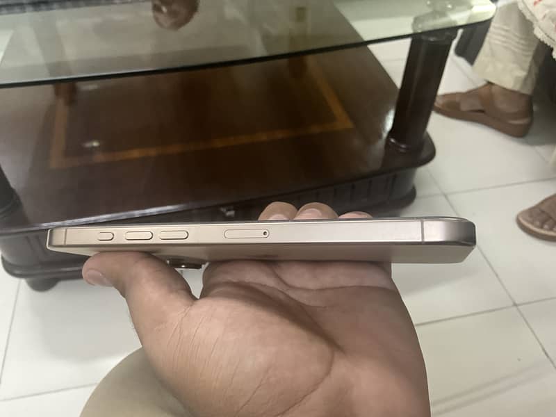 Apple iPhone 16 Pro Max 5