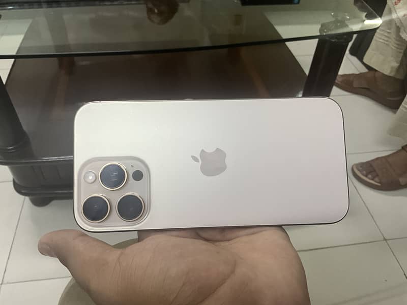 Apple iPhone 16 Pro Max 6