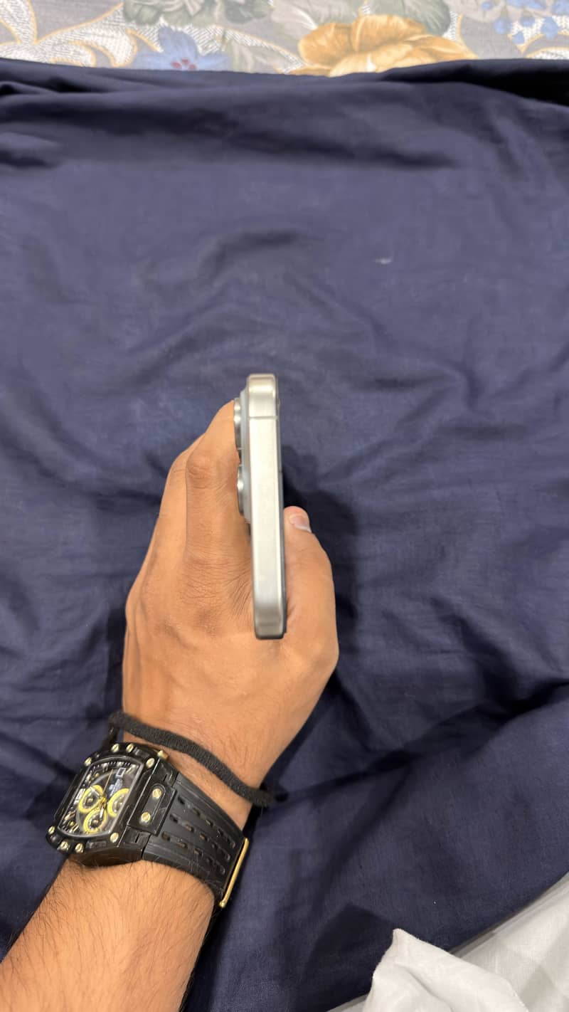 Apple iPhone 15 Pro Max 0