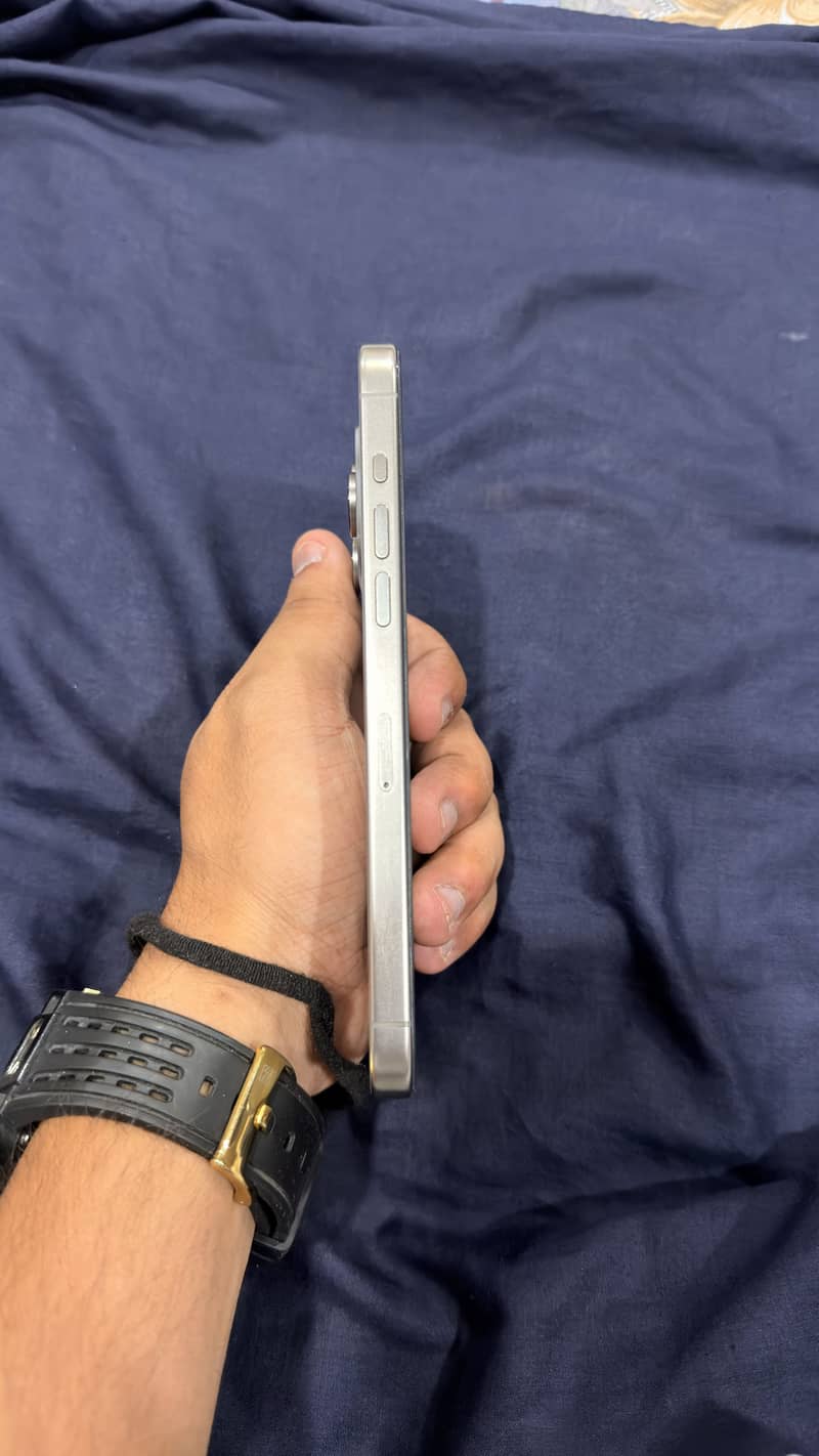 Apple iPhone 15 Pro Max 2