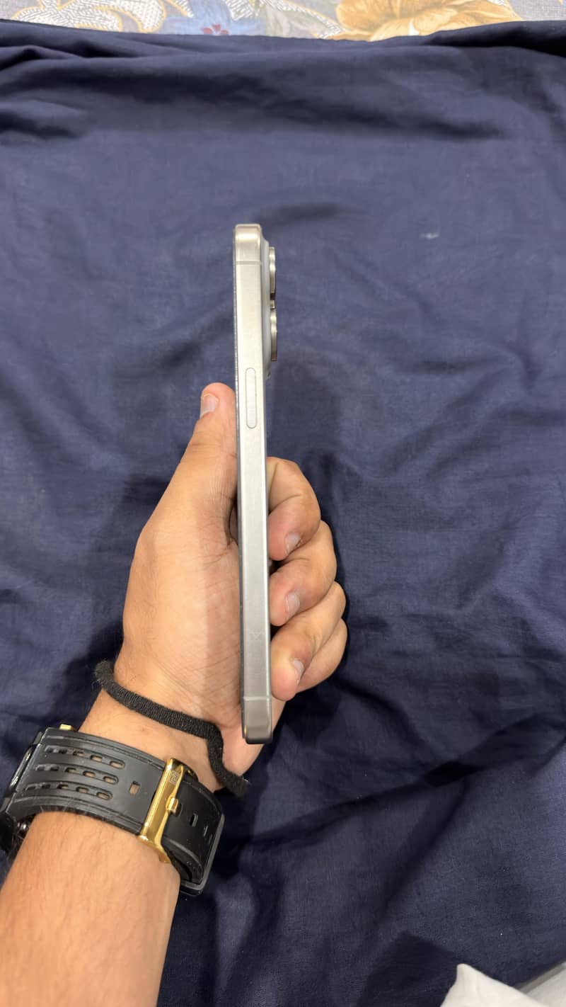 Apple iPhone 15 Pro Max 6