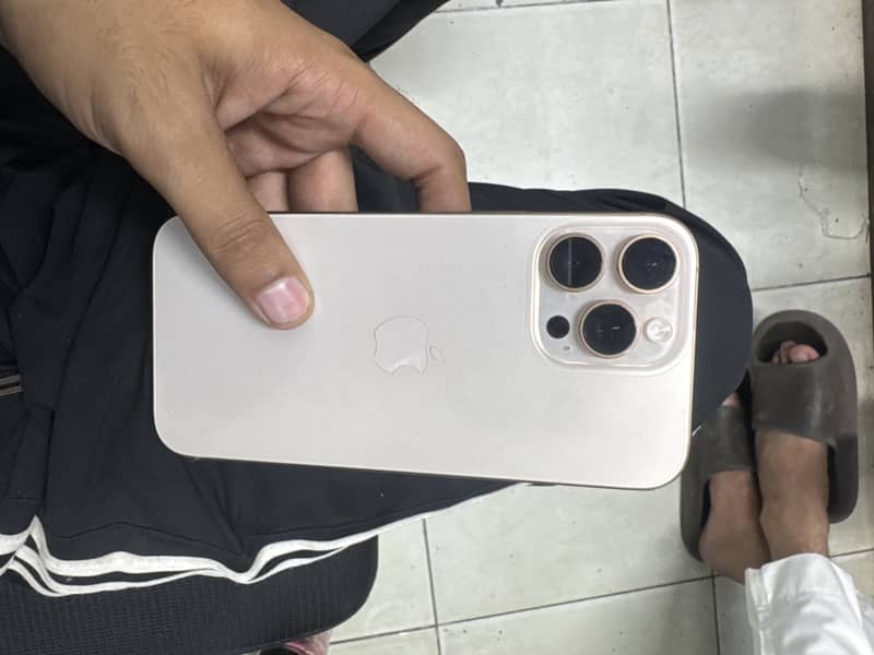Apple iPhone 16 Pro Max 0