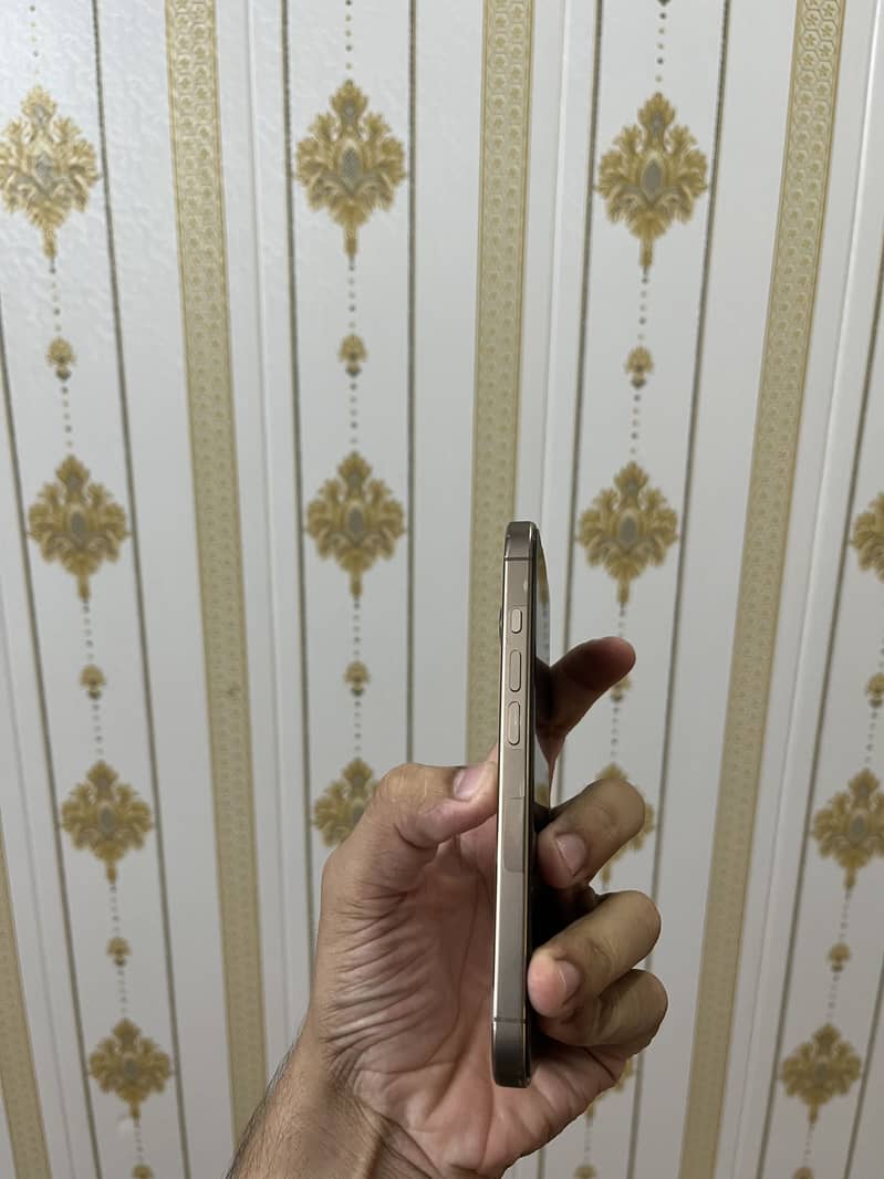 Iphone 16 pro 3