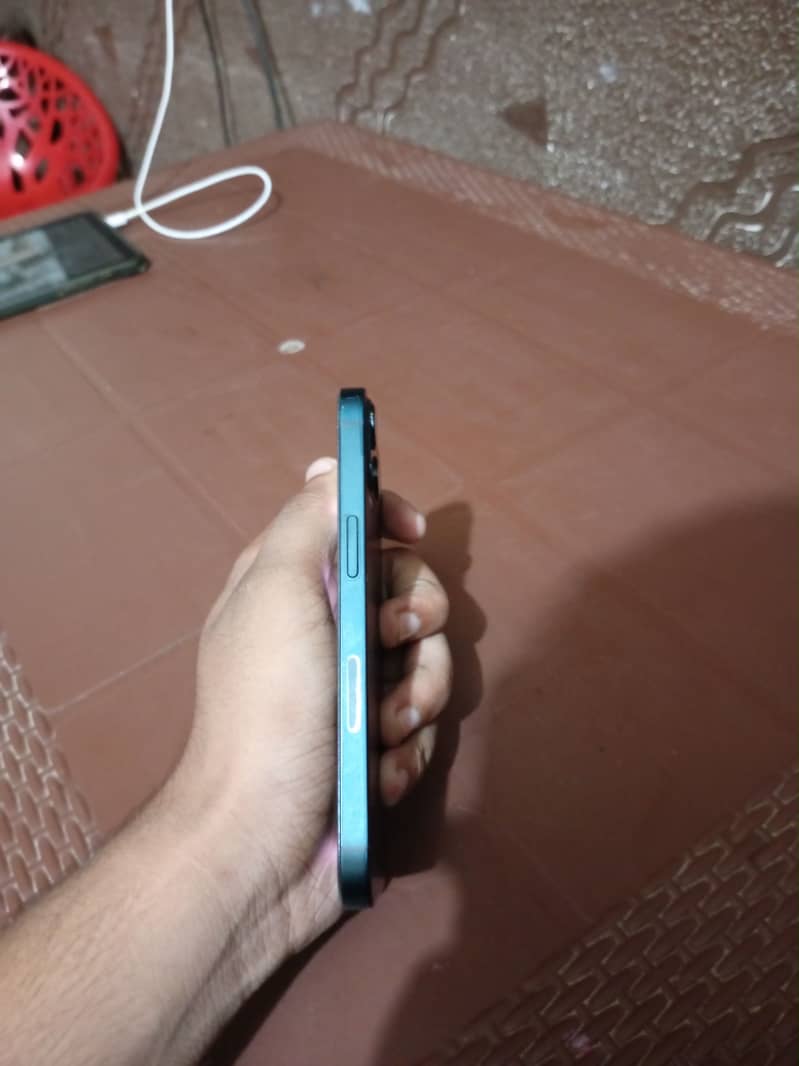 Apple iPhone 13 3