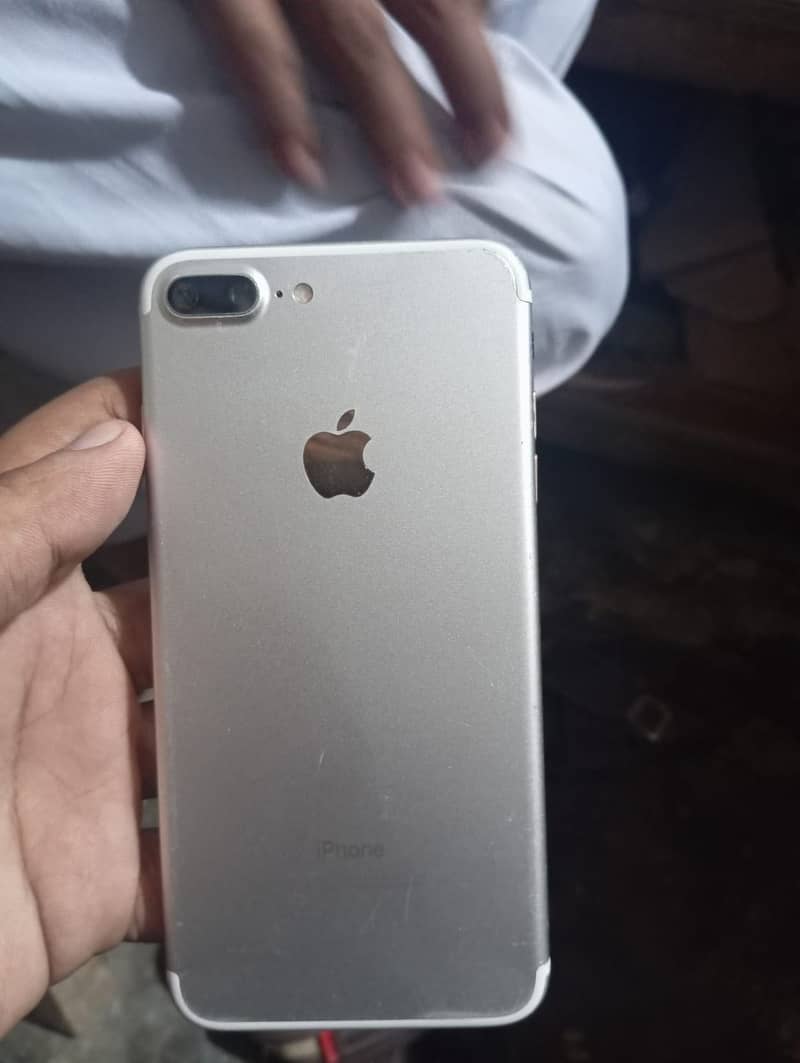 Apple iPhone 7 Plus 1