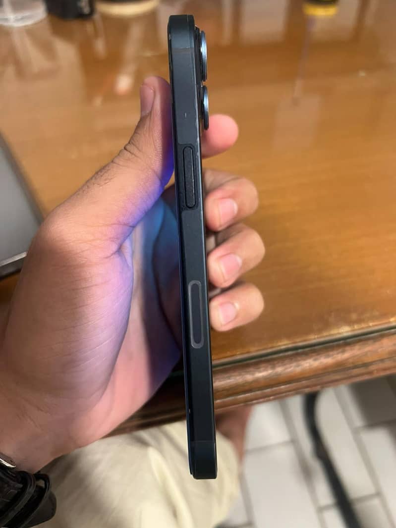 Apple iPhone 13 2