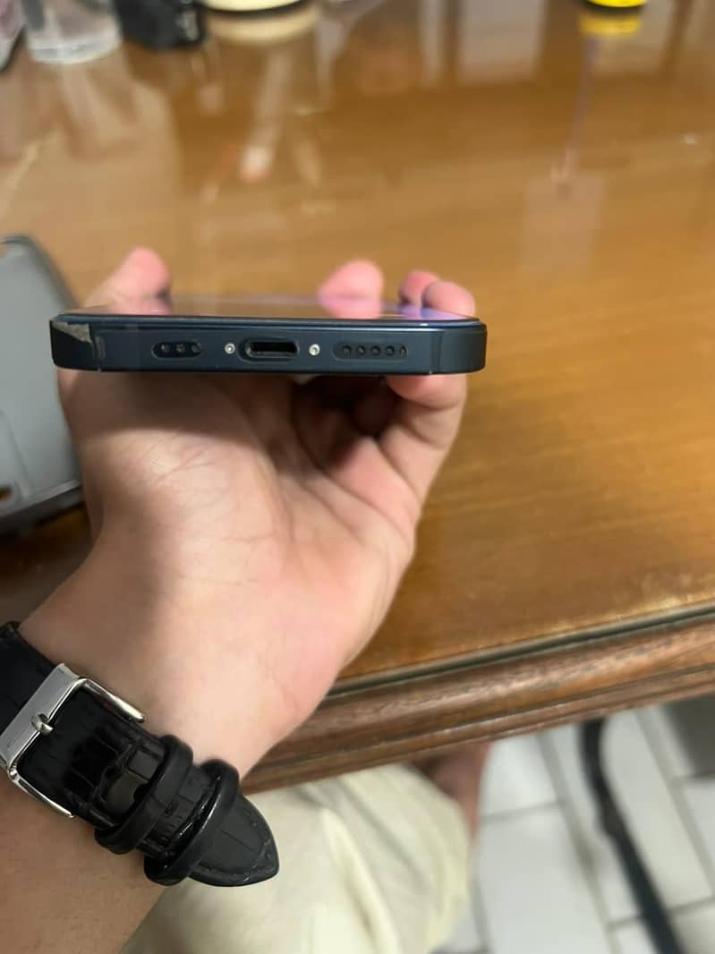 Apple iPhone 13 4