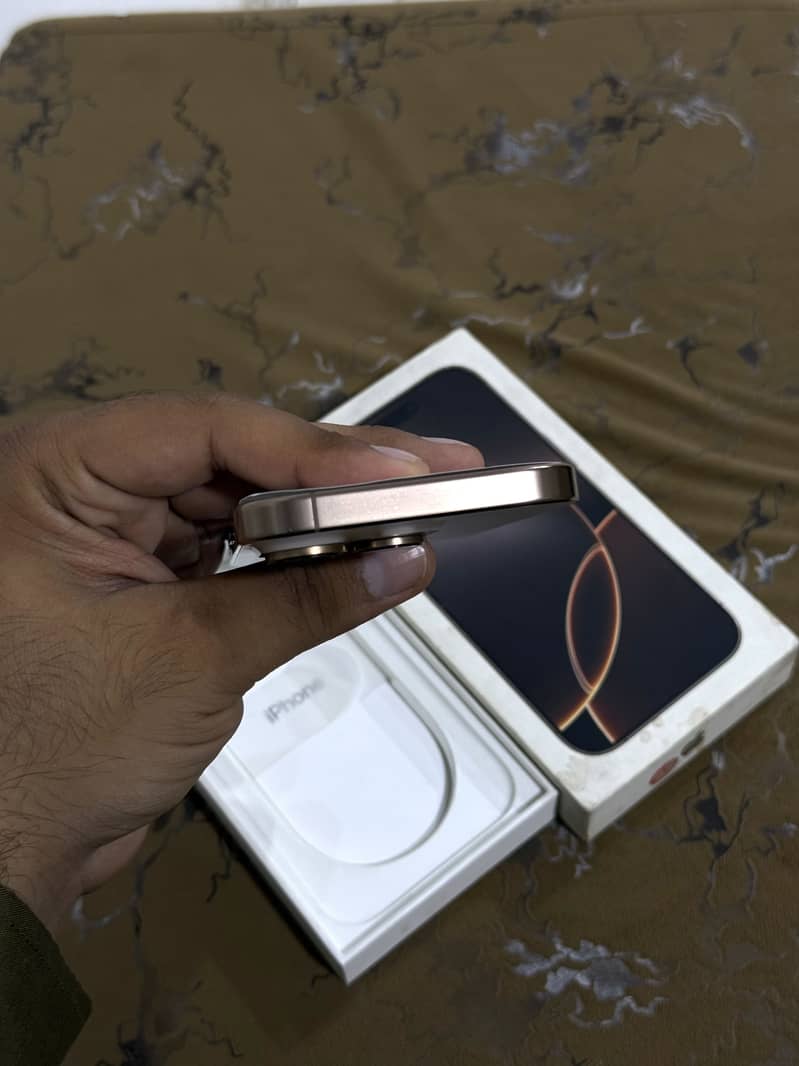 Apple iPhone 16 Pro 3