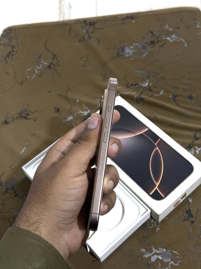 Apple iPhone 16 Pro 4