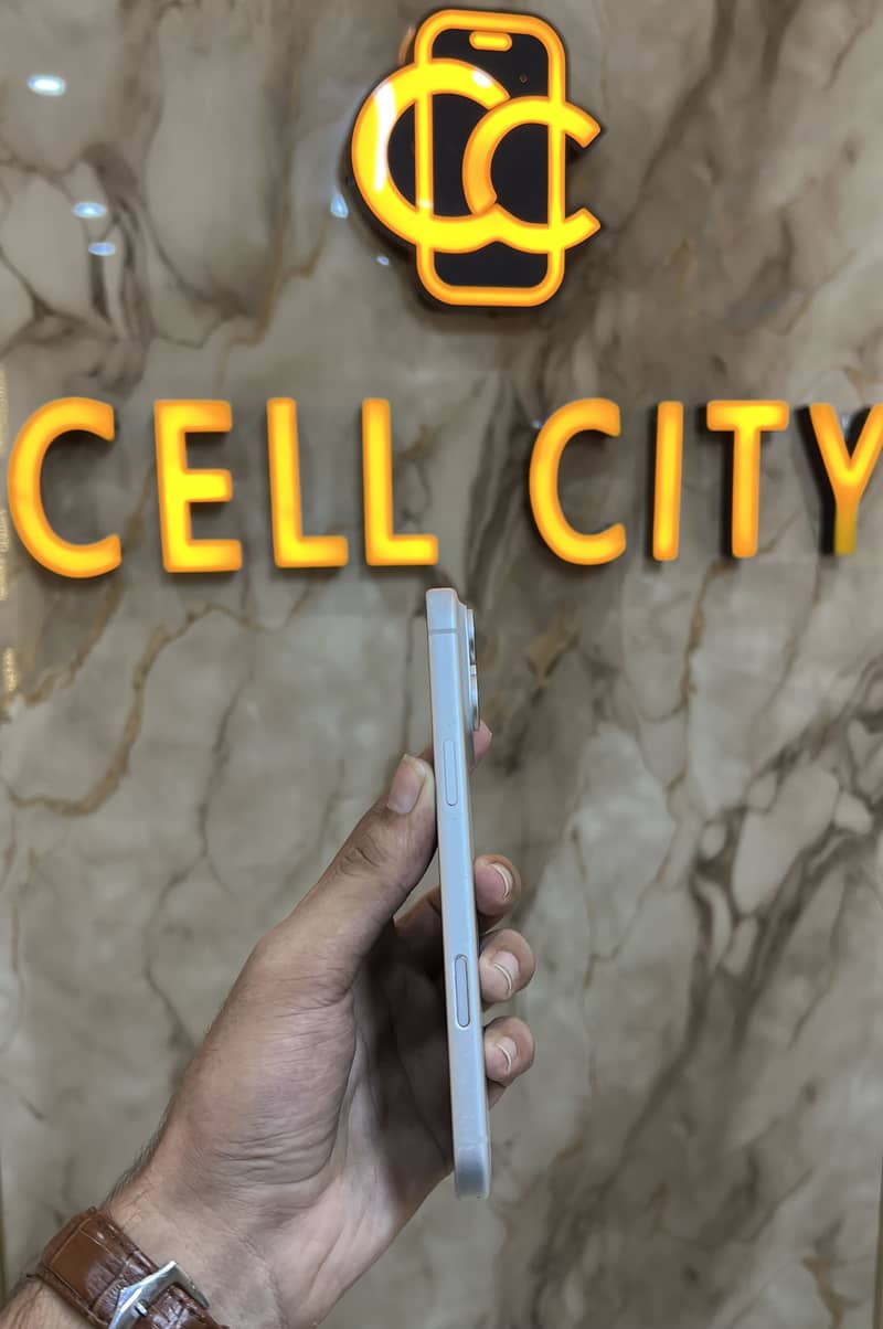Apple iPhone 17 Pro Max 1