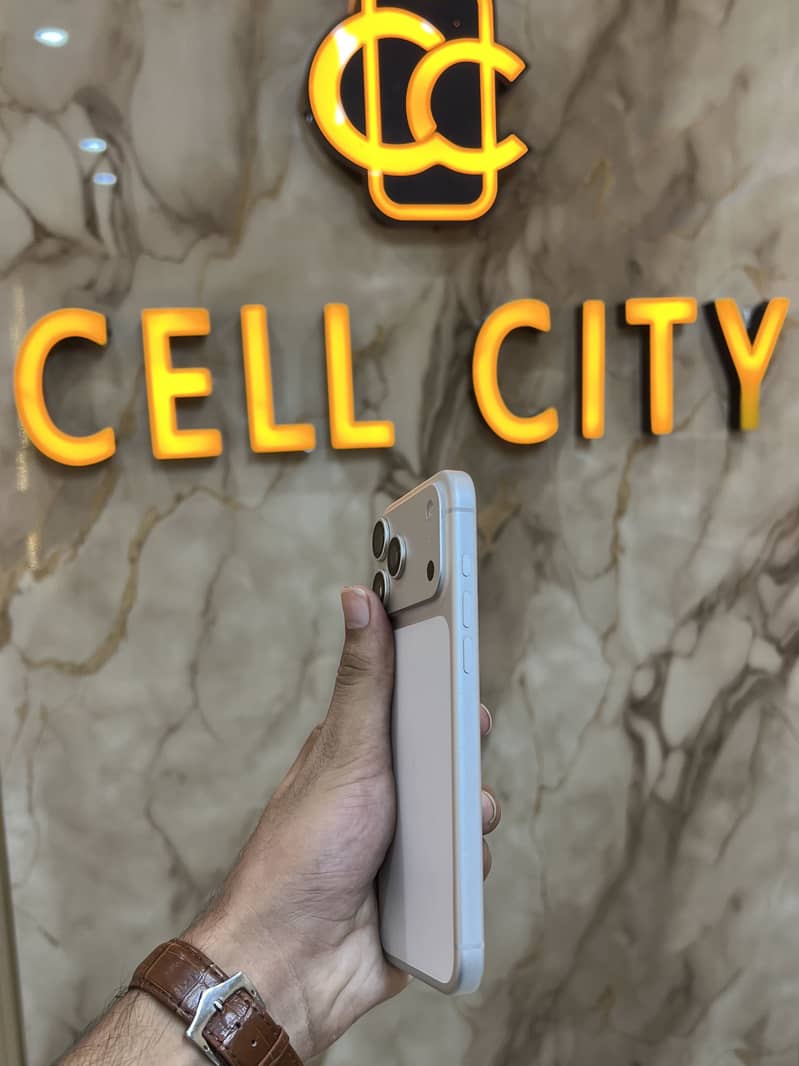 Apple iPhone 17 Pro Max 3