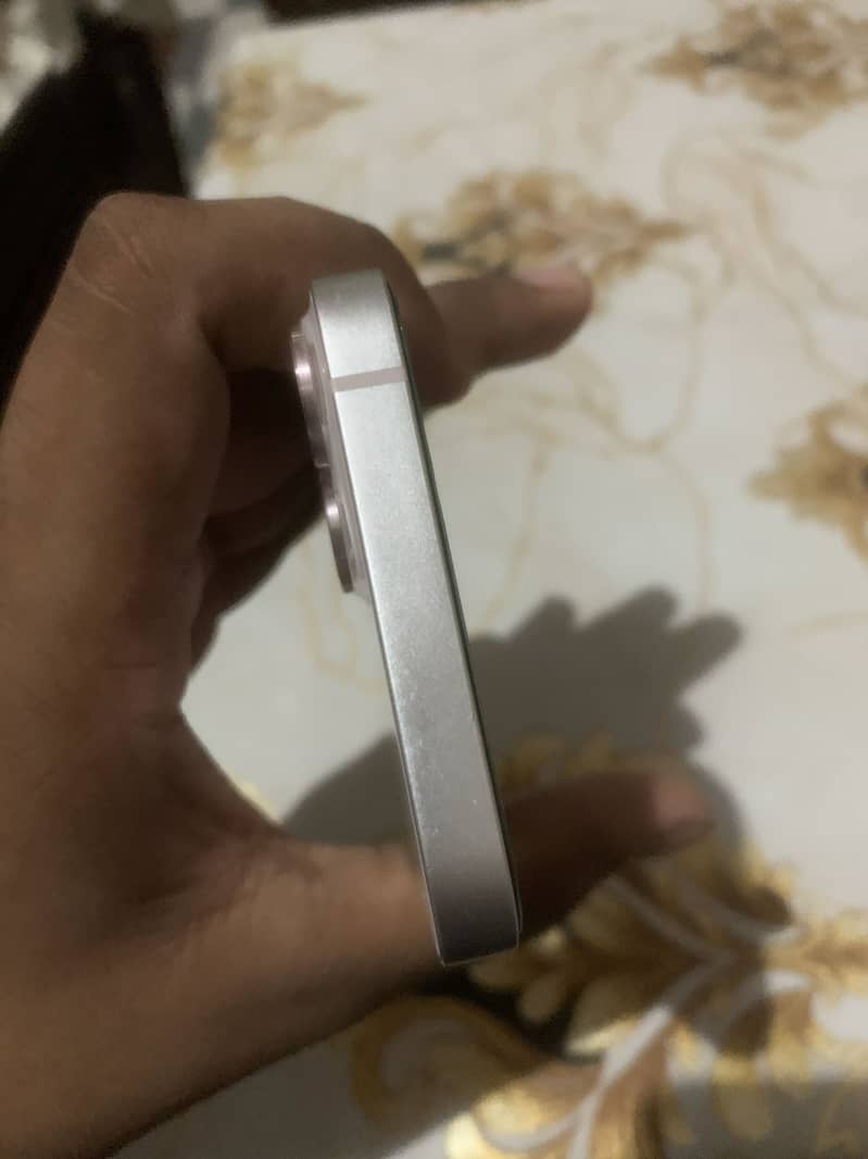Apple iPhone 13 1