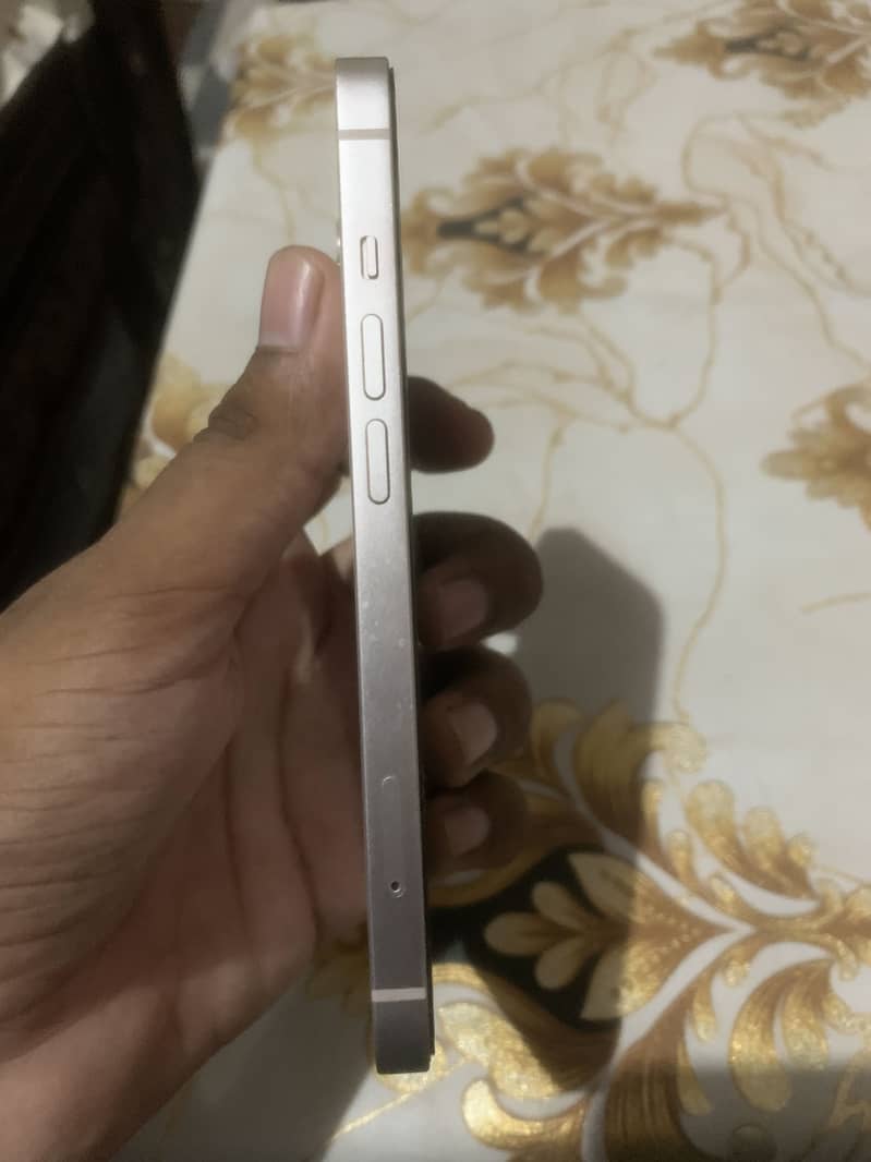 Apple iPhone 13 3