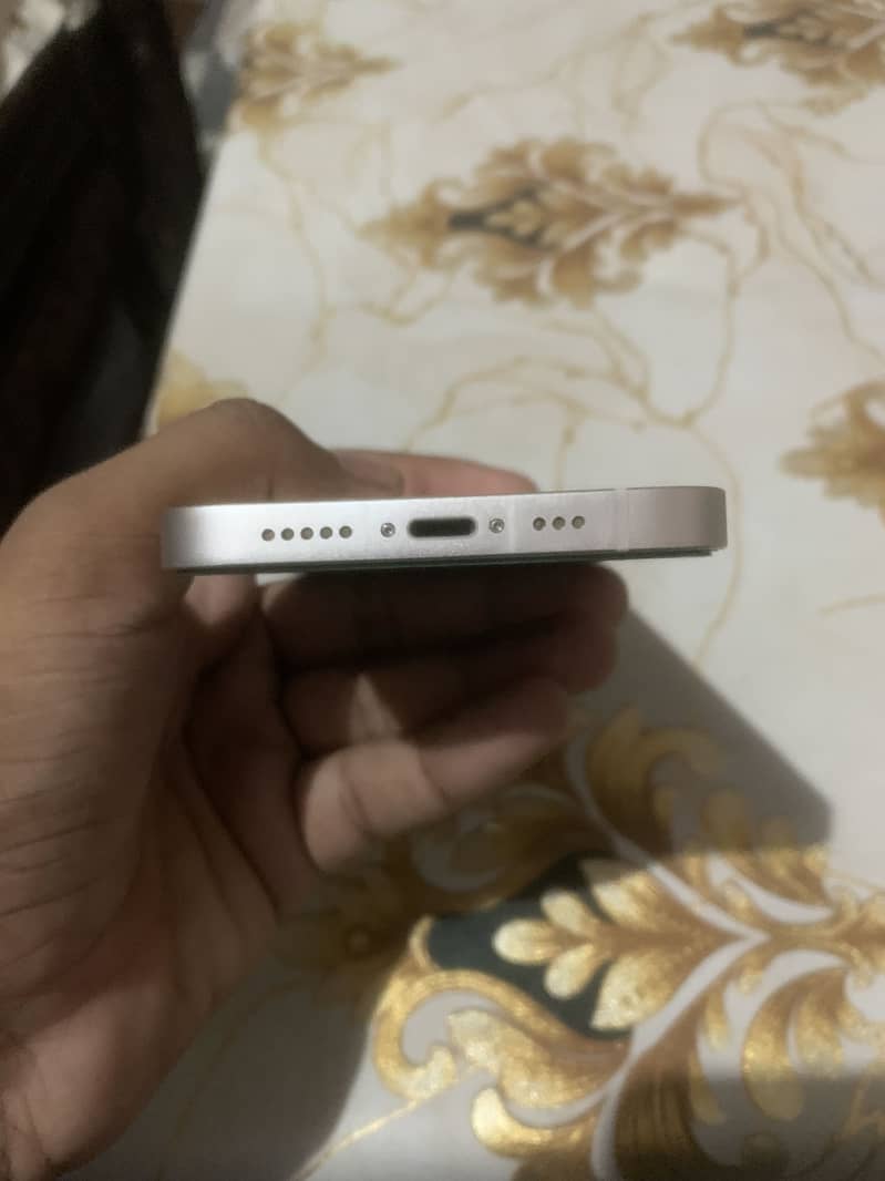 Apple iPhone 13 4