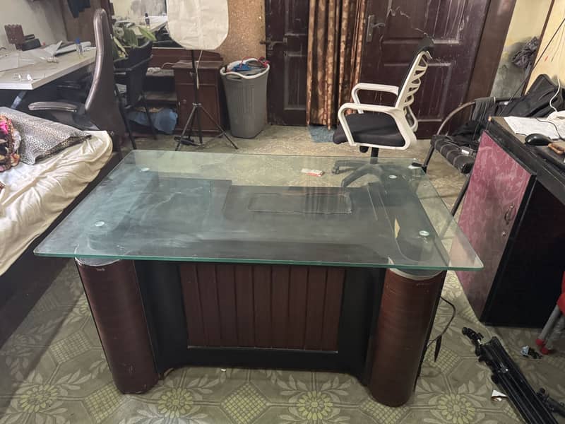 Office Table in Good Condition 4
