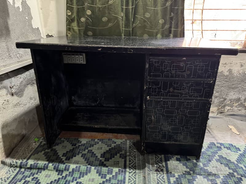 Office Table in Good Condition 5