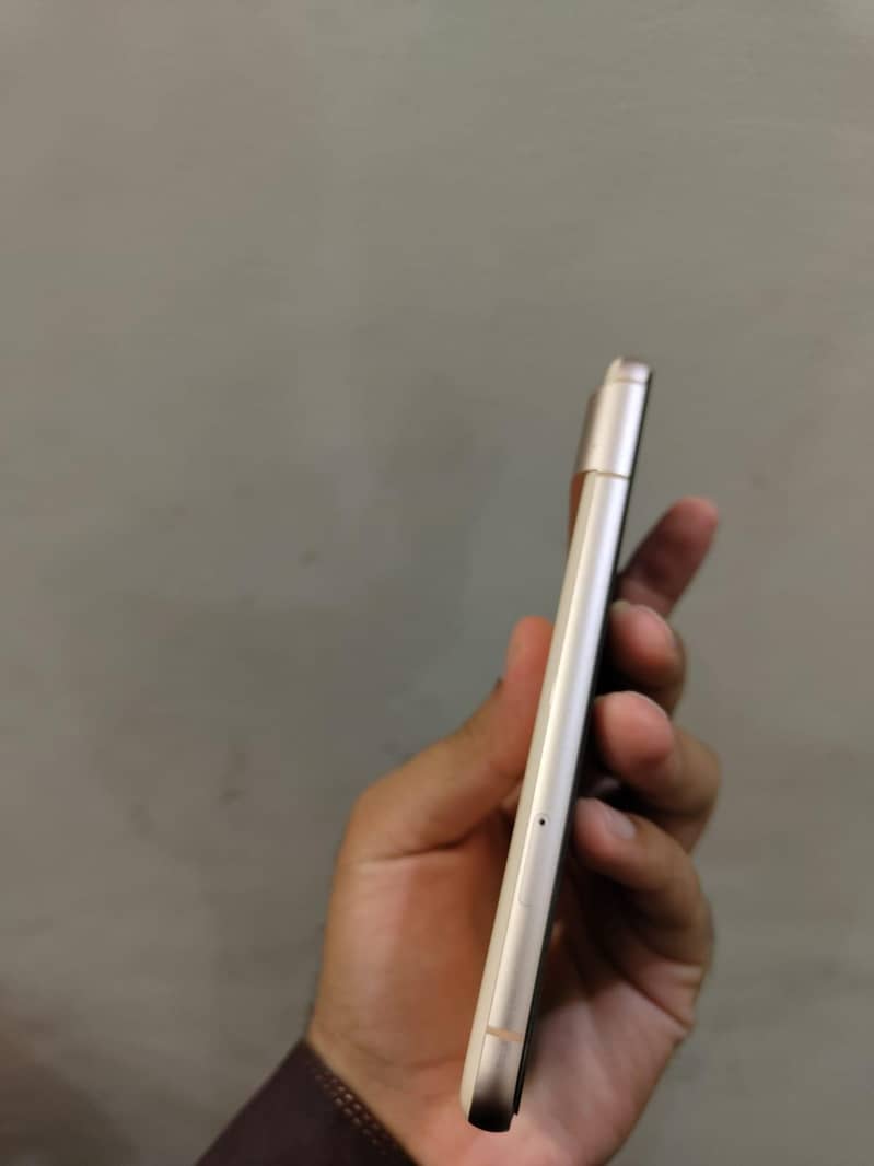 Google Pixel 8 4