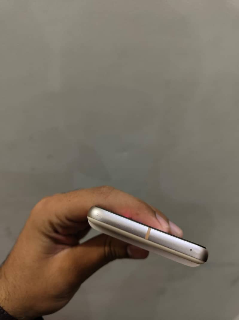 Google Pixel 8 5