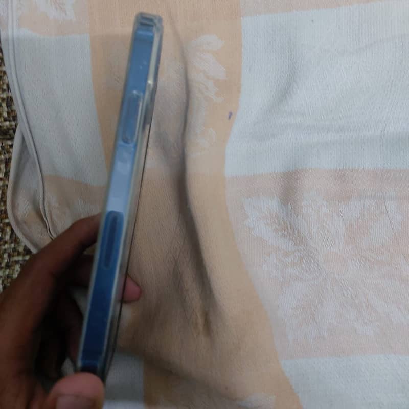 Apple iPhone 12 4