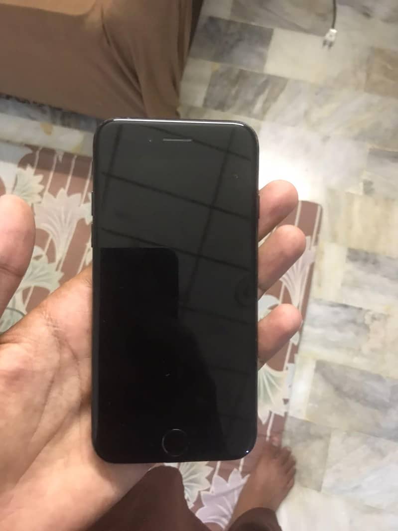 Apple iPhone 7 1