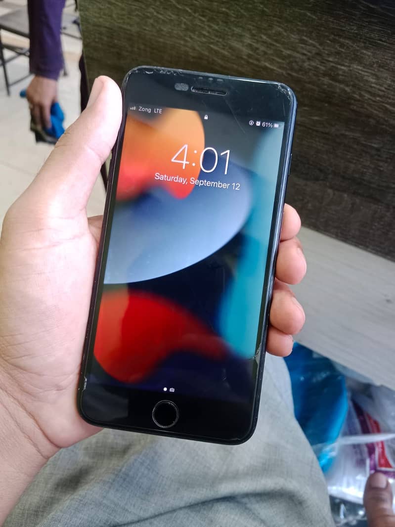 Apple iPhone 7 Plus 0
