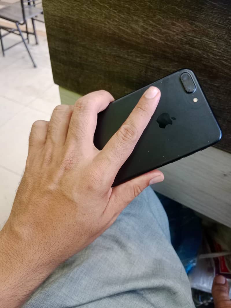 Apple iPhone 7 Plus 1