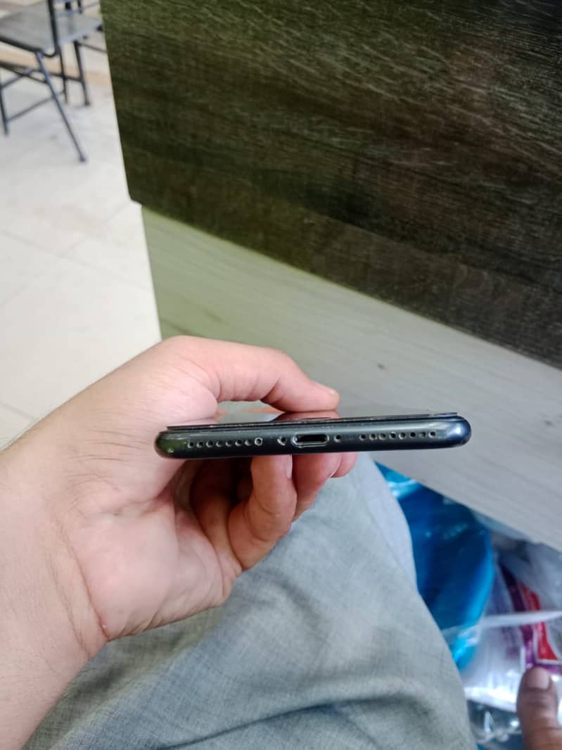 Apple iPhone 7 Plus 2