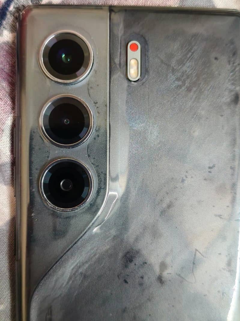 Tecno CAMON 40 Pro 4