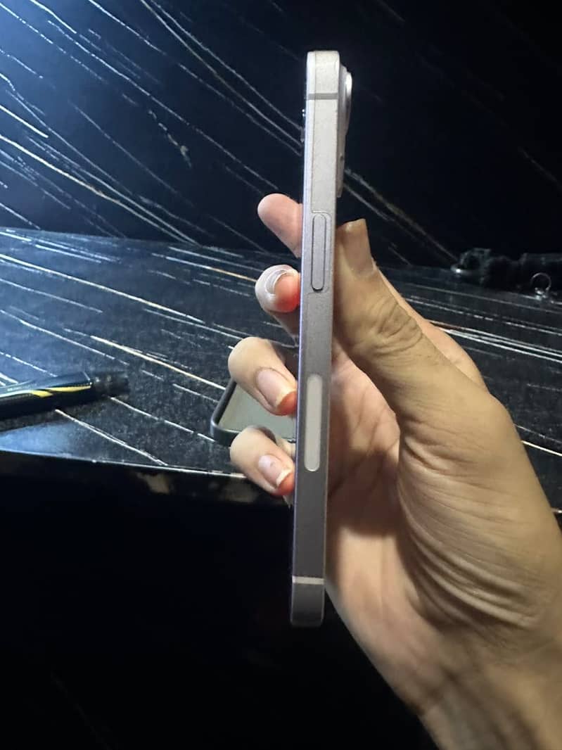 Apple iPhone 14 3