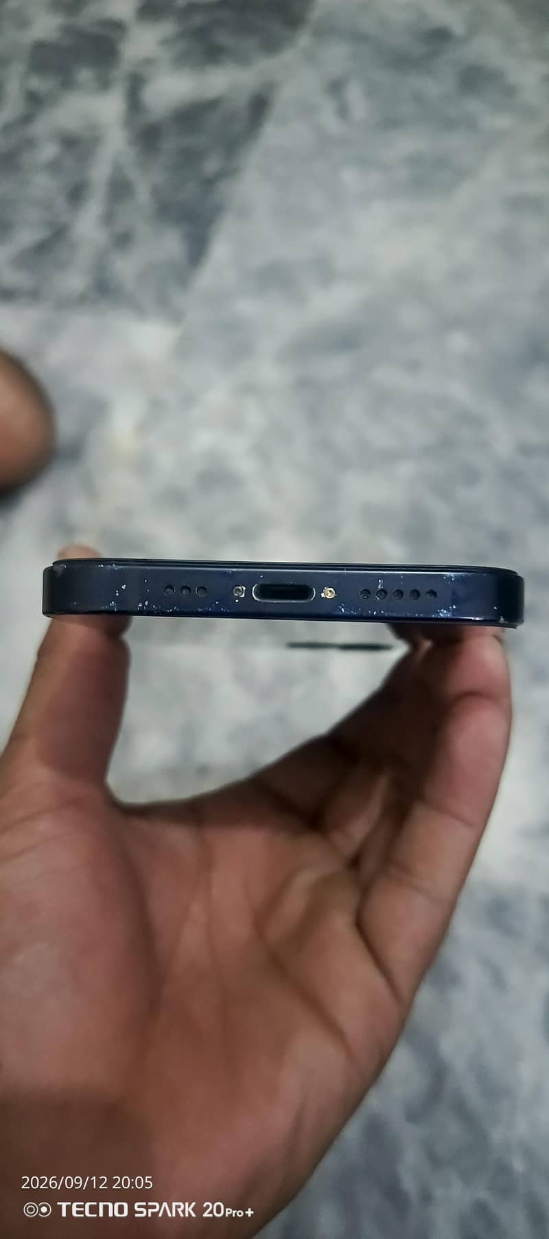Apple iPhone 12 1