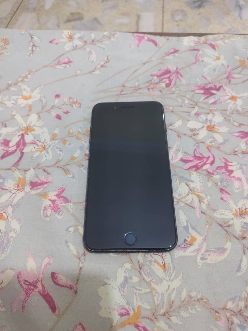 Apple iPhone 7 Plus 1