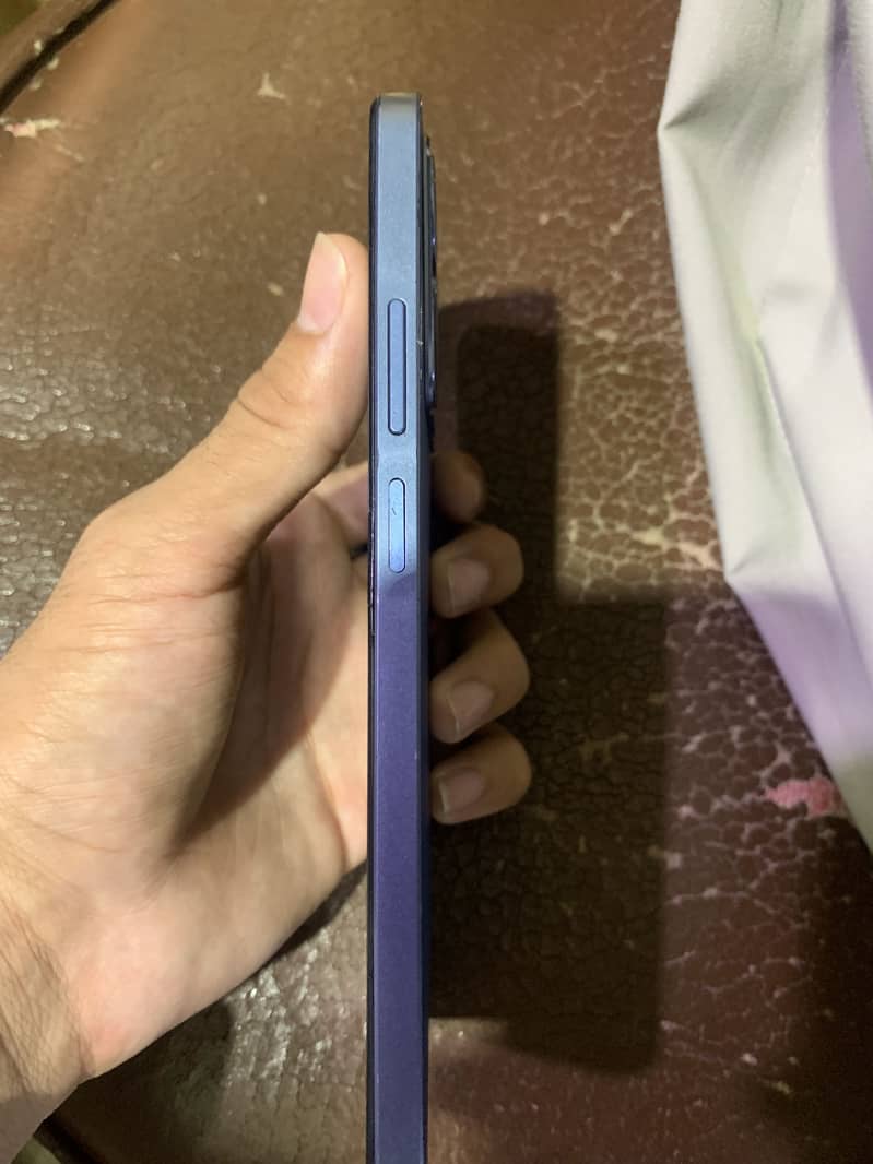 Realme C63 1