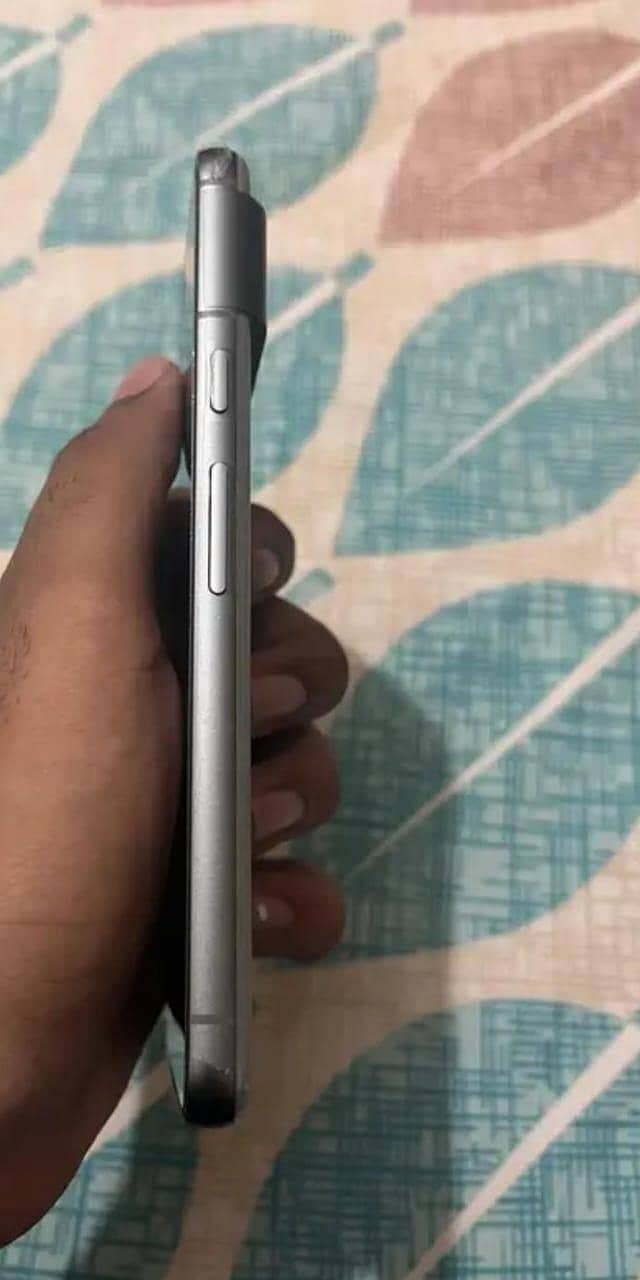 Google Pixel 8 4