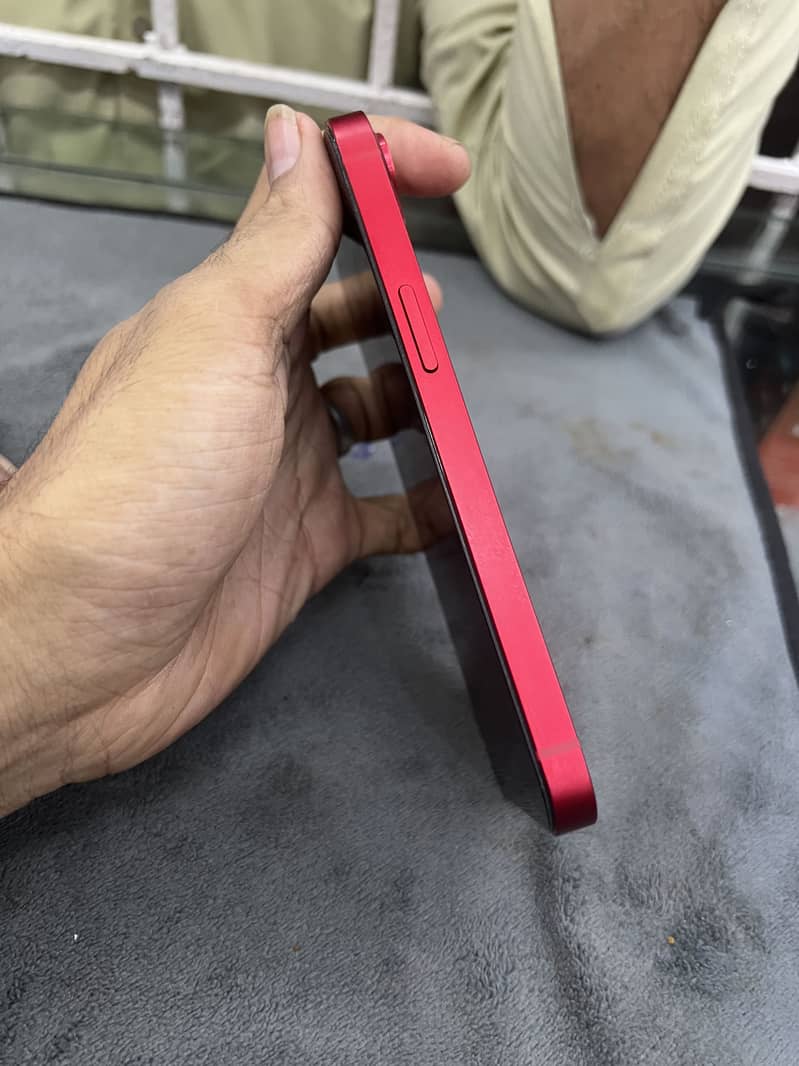 Apple iPhone 13 1