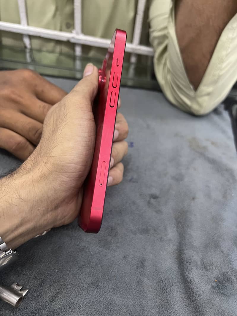 Apple iPhone 13 4