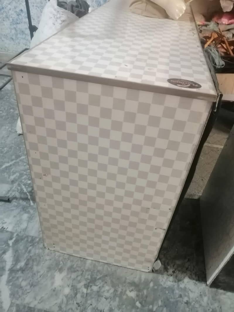 2 shop display counters 8