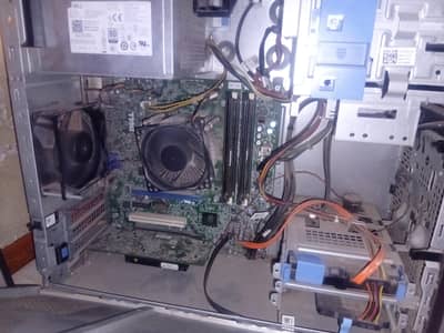 i7 4790, 128gb ssd, 500gb hdd, 16gb ram of 1600mhz.