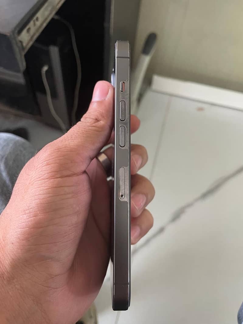 Apple iPhone 13 Pro 4