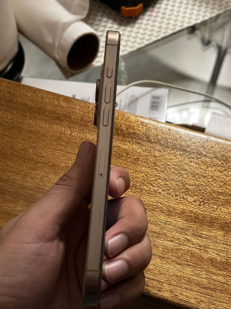 Apple iPhone 16 Pro Max 3