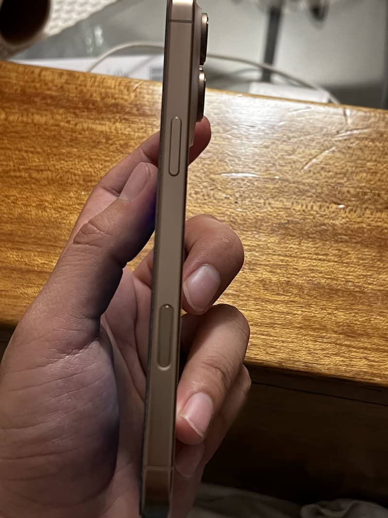 Apple iPhone 16 Pro Max 5