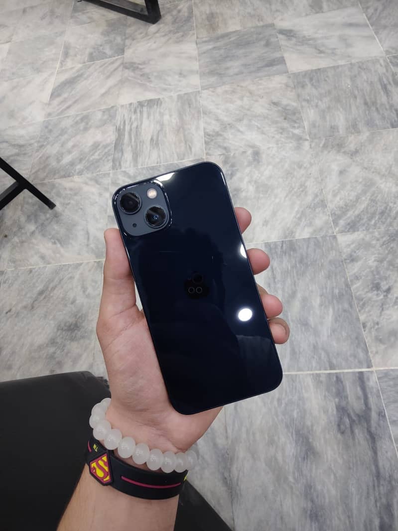 Apple iPhone 13 4