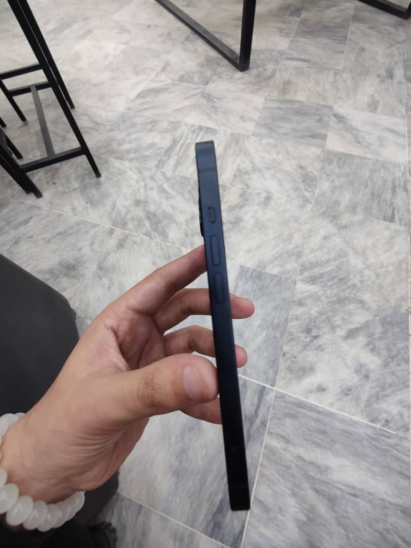 Apple iPhone 13 7